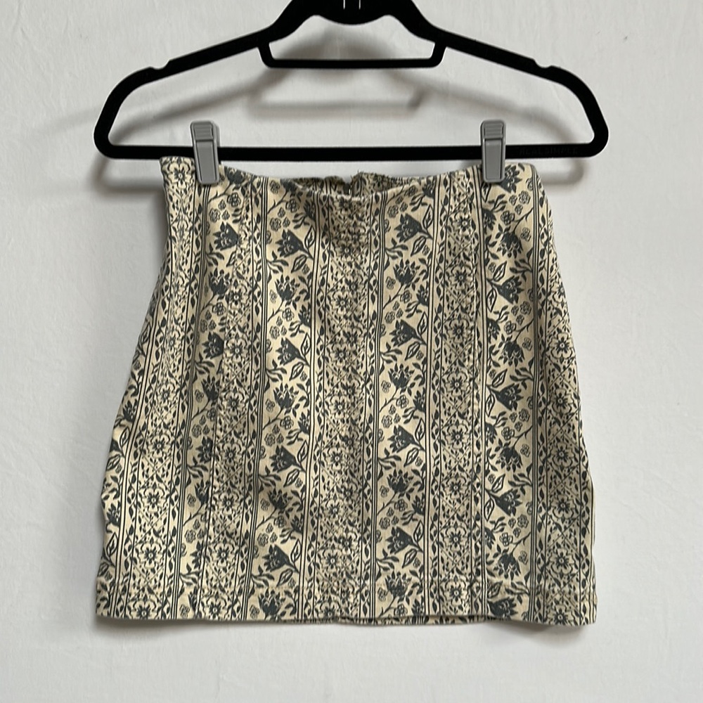 Free People skirt women's 10 printed blue boho mini skirt with zip back